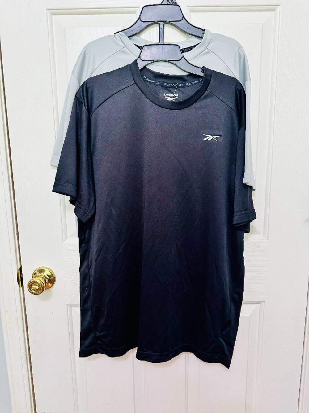 2-PACK REEBOK MEN'S DRY-FIT BLACK AND GRAY SPORTS T-SHIRT LARGE $50